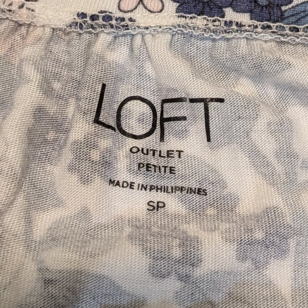 Loft Sleeveless Blouse, White with Floral Print, Banded Hem. Size Small Petite - Picture 5 of 9